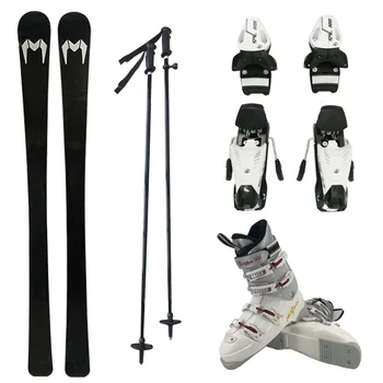 Zimní sporty, hory, lyže set sněhu závazné a sníh boty boty alpine ski dospělé lyže